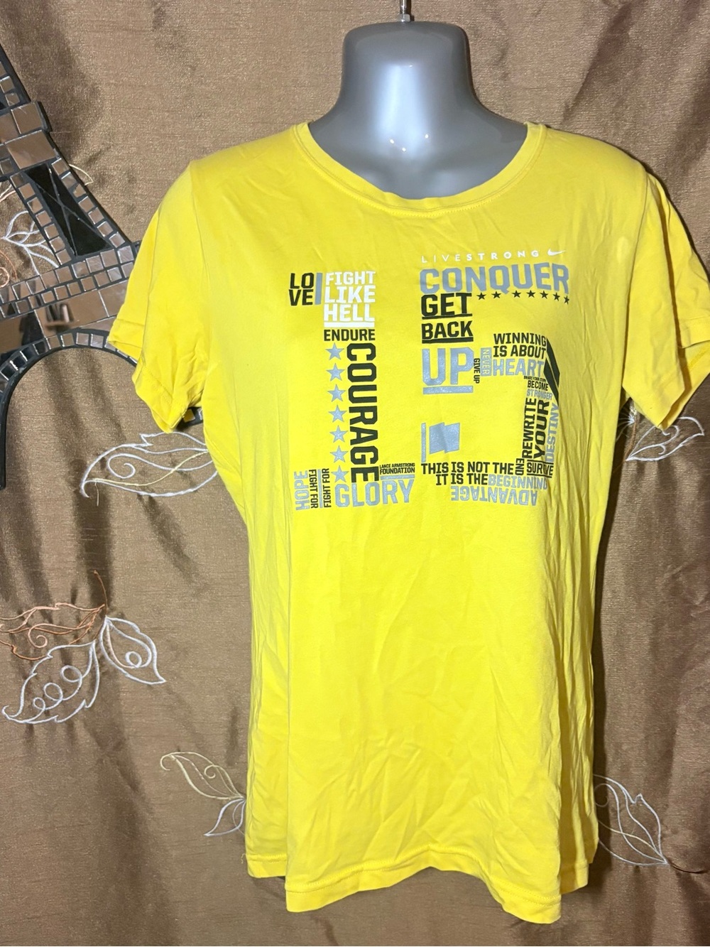 Nike Yellow Short Sleeve Graphic Tee with Motivational Print Size Large